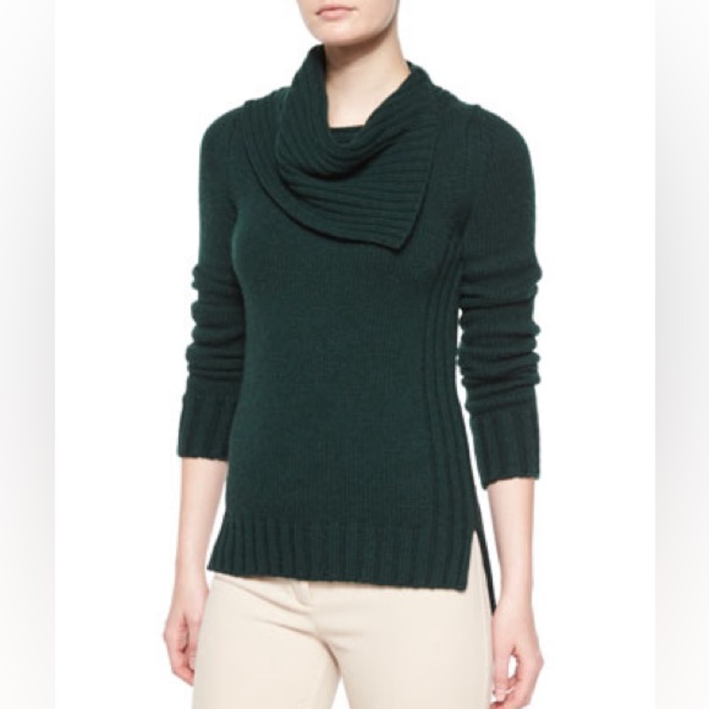 Derek Lam 100% Cashmere
Green Long-Sleeve Folded-Collar Sweater